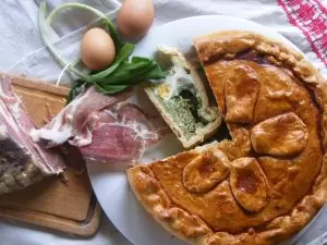 Húsvéti pite spenóttal és medvehagymával