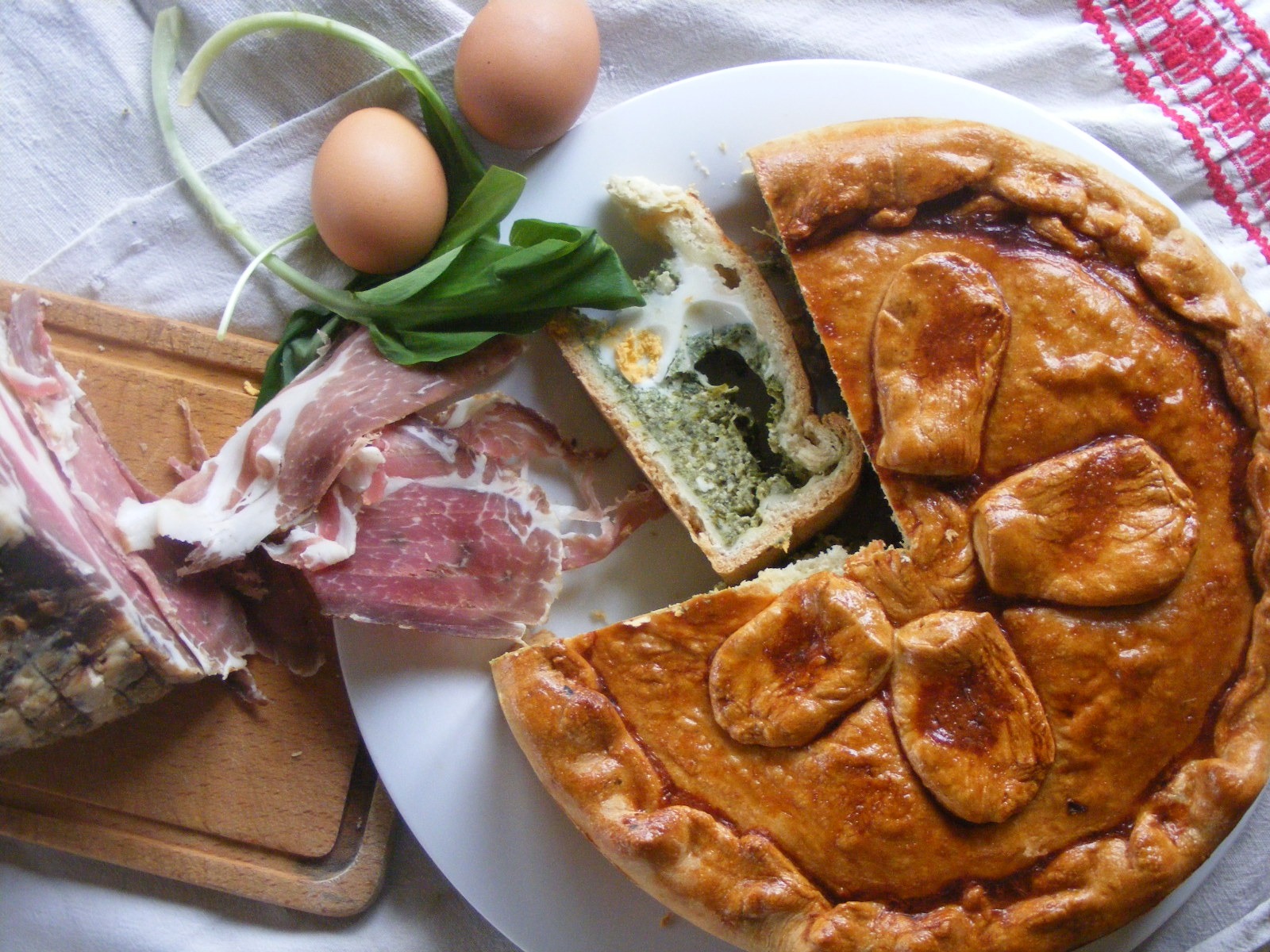 Húsvéti pite spenóttal és medvehagymával (12 szeletes)