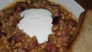 Káposztás bab csülökkel egytálétel