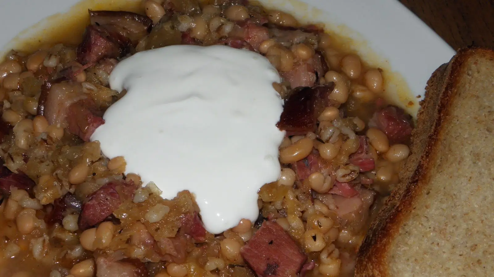 Káposztás bab csülökkel